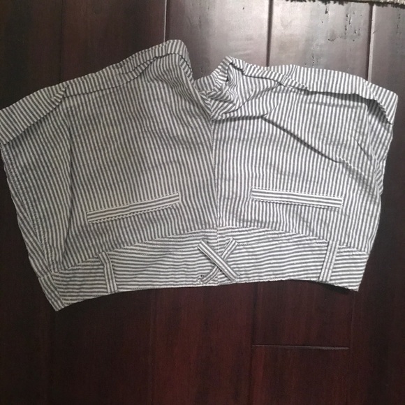 Gray striped women shorts - Picture 2 of 2
